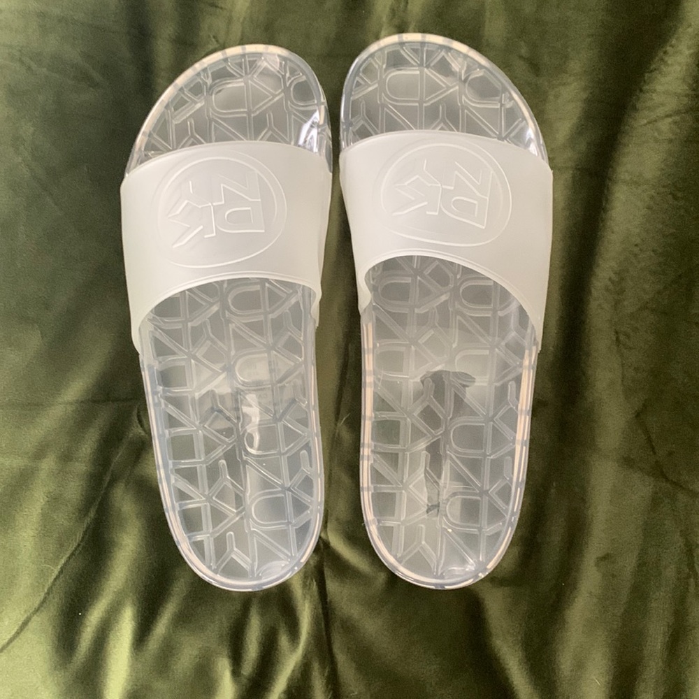 DKNY slippers